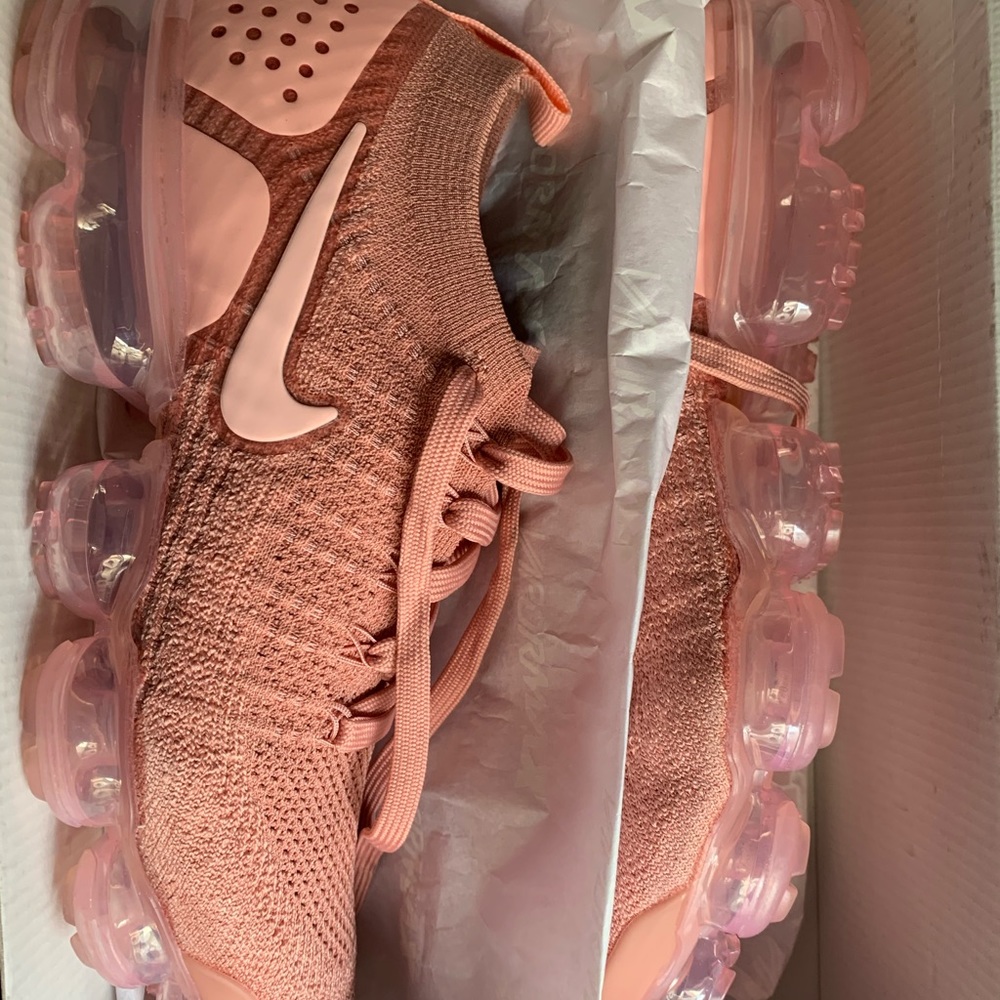 9.5 Women’s Nike Air VAPORMAX FLYKNIT 2 DEAD STOCK